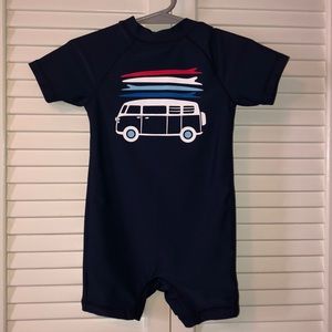 3/$15 ⭐️ Old navy infant boys rash guard 12-18